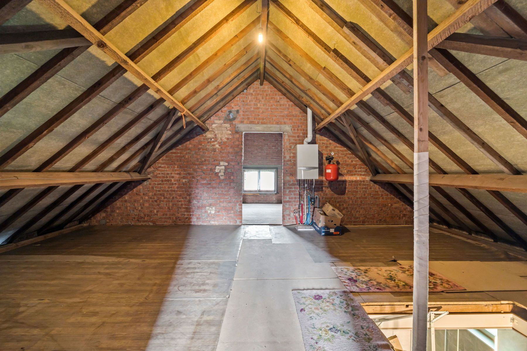 Bungalow met veel potentieel, aangename tuin en garage foto 26