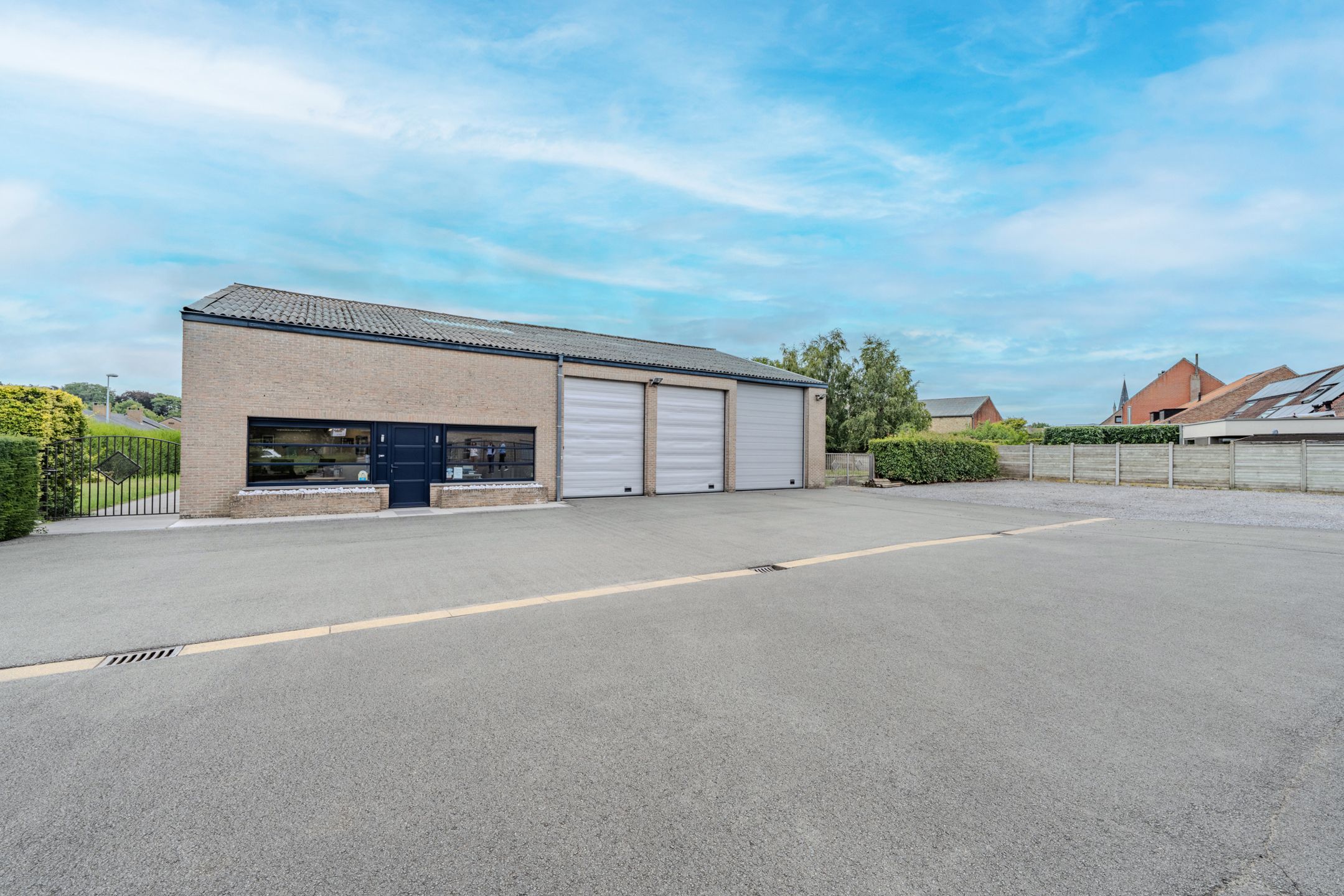 LOODS, BUREAU, WONING, OUDE HOEVE & BOUWGROND! foto {{pictureIndex}}