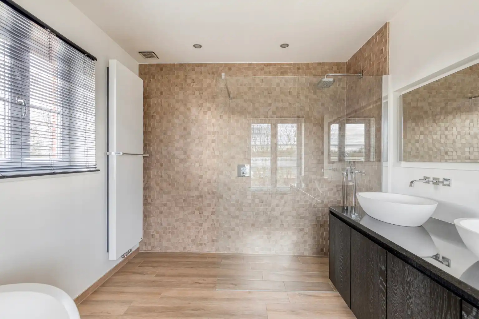 Instapklare villa op ruim perceel foto 25