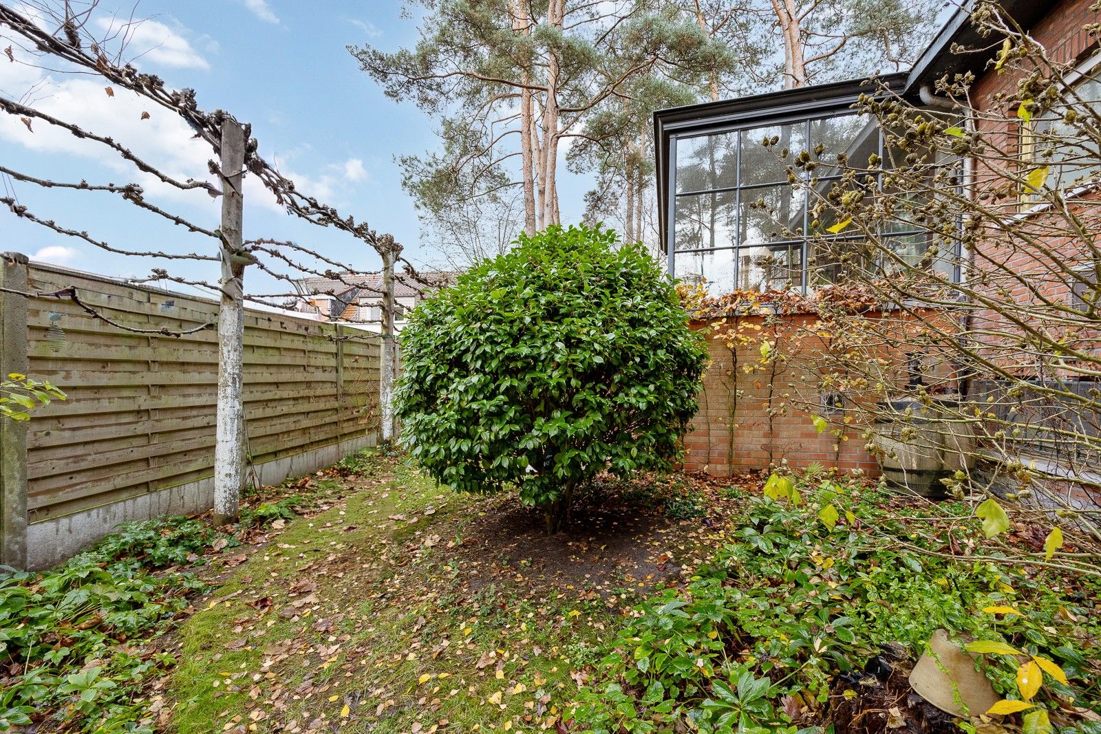 Open bebouwing met grote garage of magazijn, gelegen volledig in het groen en ingericht met een 'charme-authentiek-interieur' foto 20