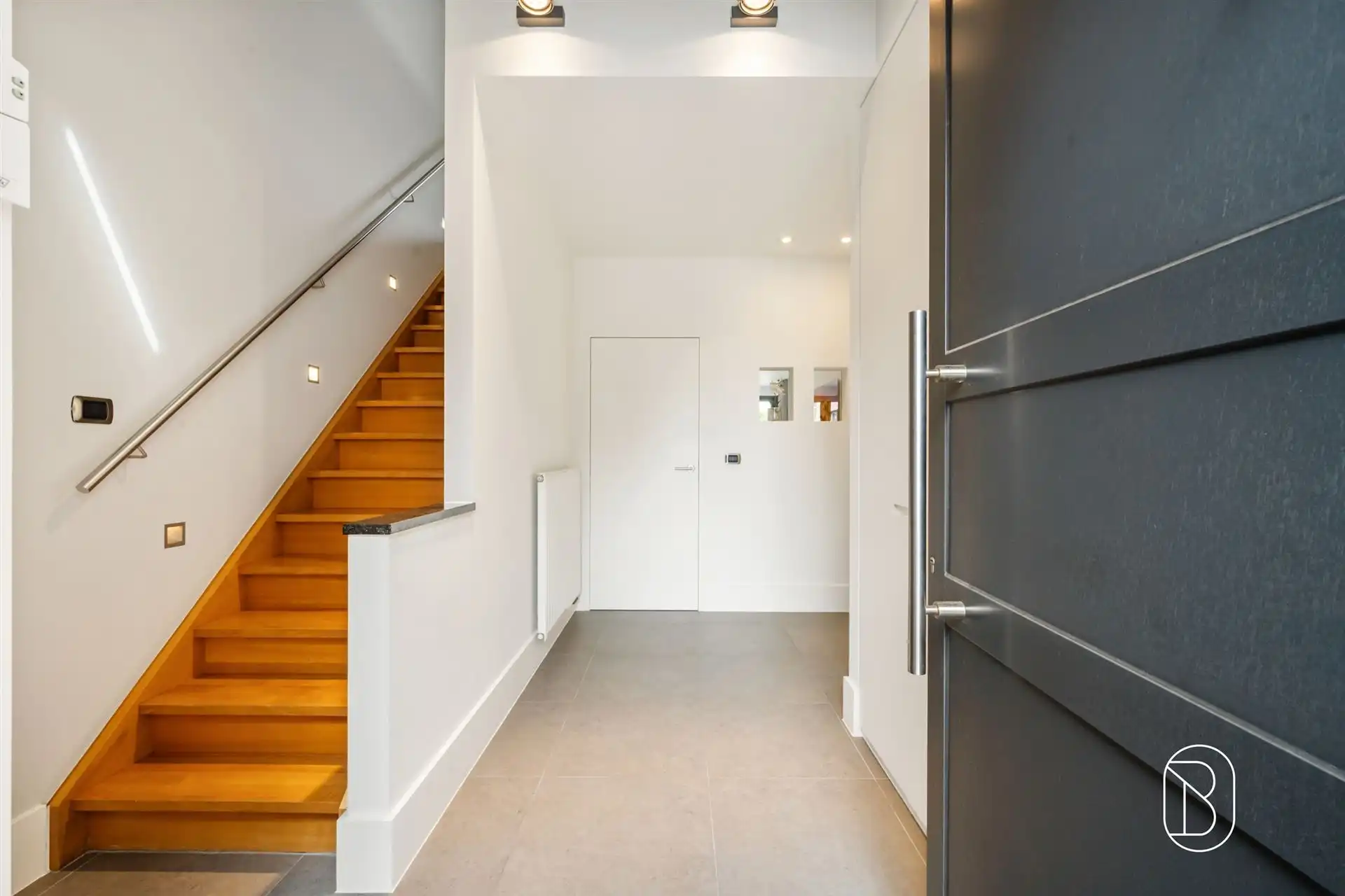 Instapklare woning met zwembad en bijgebouw foto 14