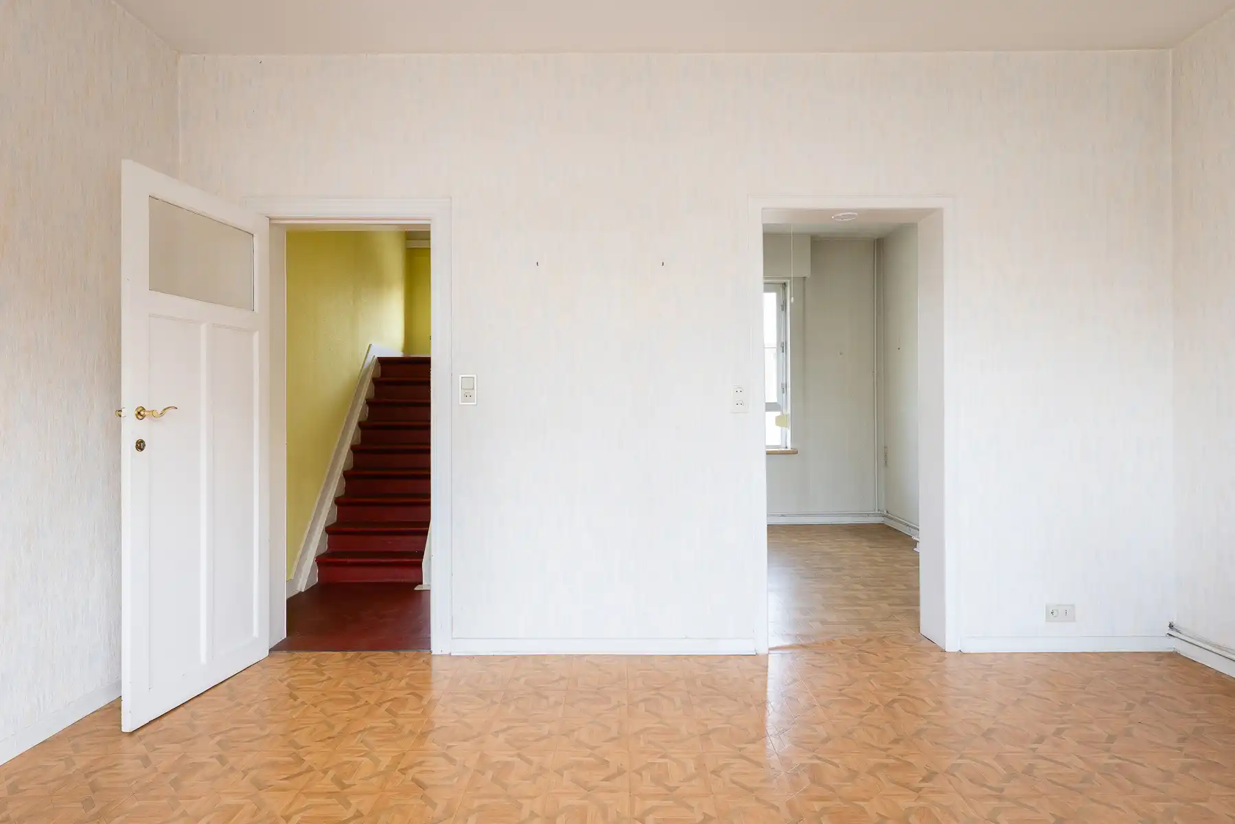 Te renoveren woning met potentieel in Drogenbos foto 12