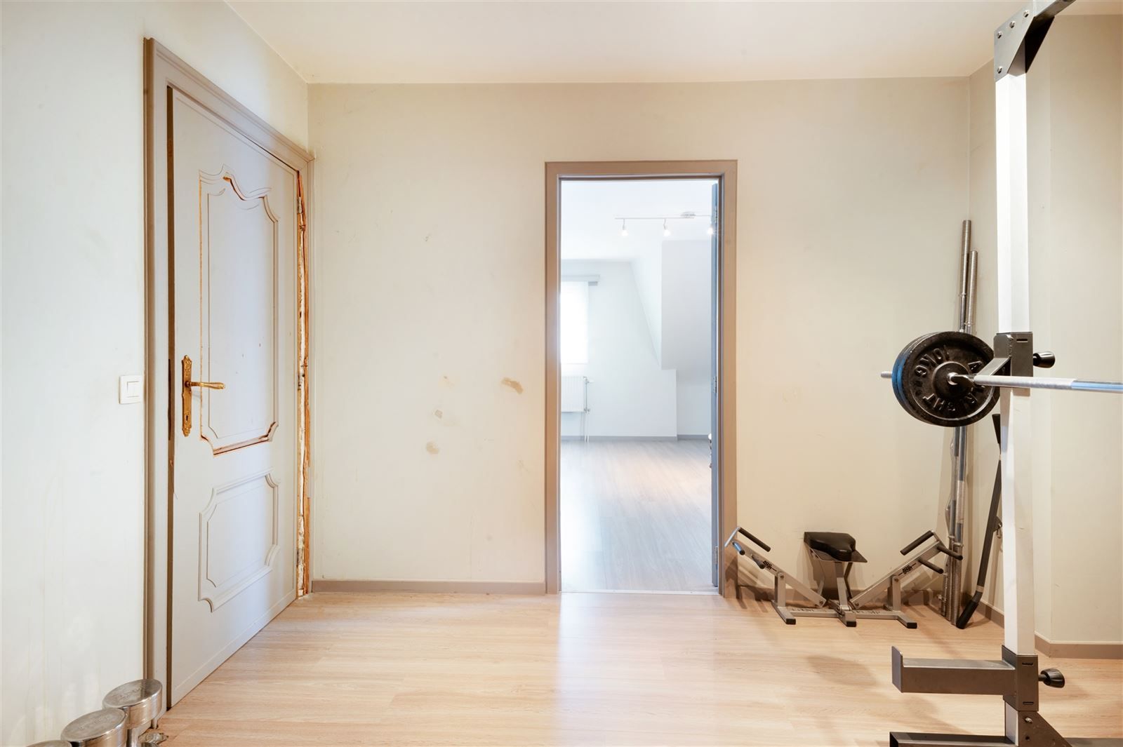 Polyvalente villa met  zeer grote loods foto 23