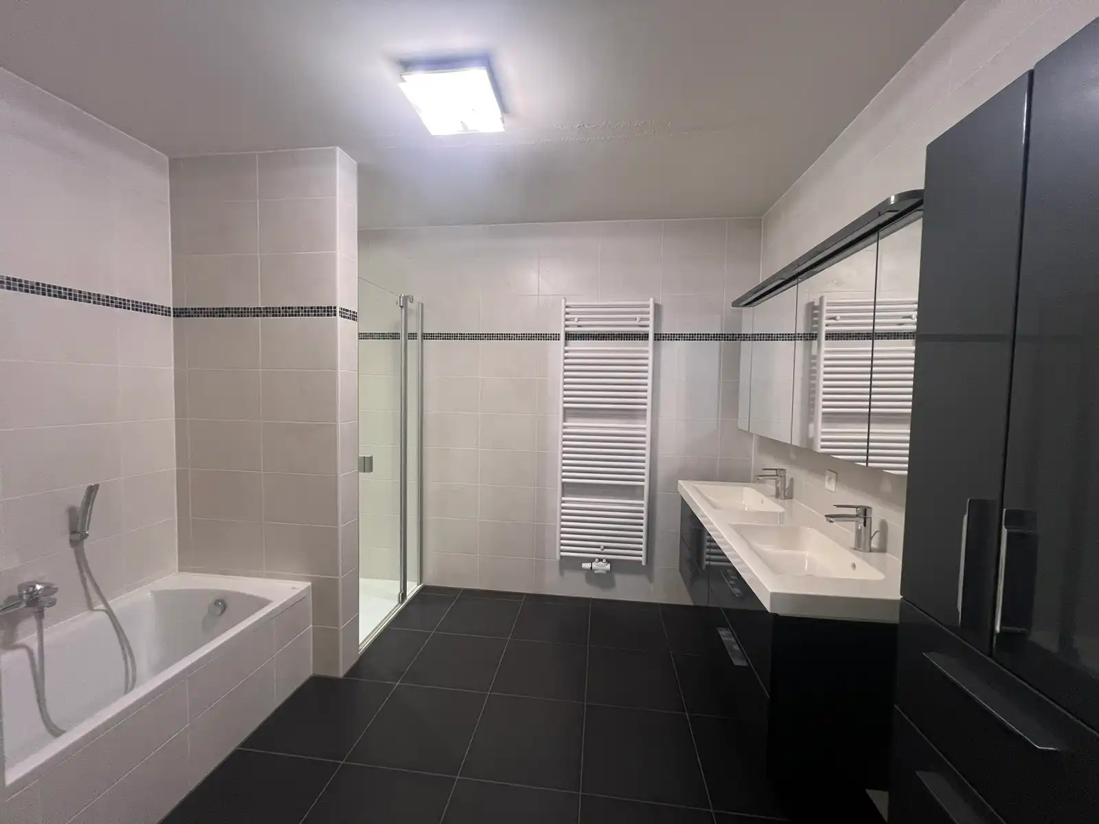 Ruim instapklaar 2 slaapkamer-appartement. foto 6