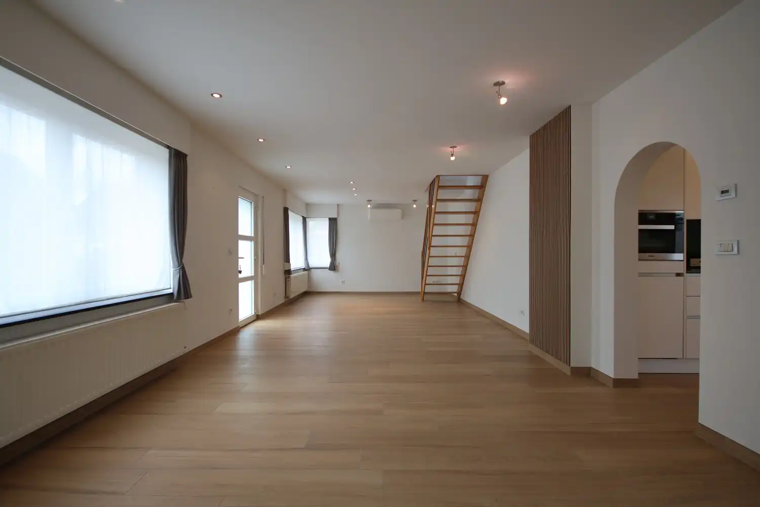 Gunstig gelegen woning met zeer veel lichtinval met minstens 2 slaapkamers foto 6