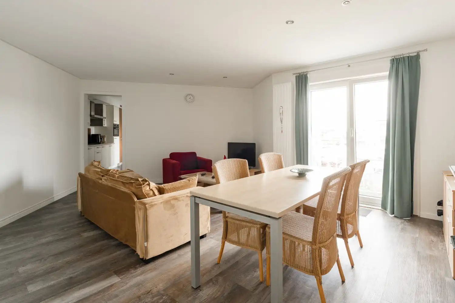 Mooi gerenoveerd appartement pal in het centrum van Neerpelt! foto 3