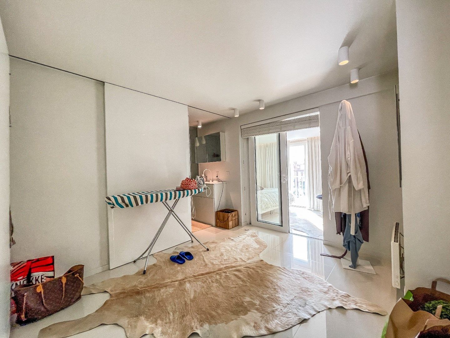 Aangename penthouse (gemeubeld) met ruim zonneterras gelegen op de Kustlaan vlakbij het Lichttorenplein.  foto 18