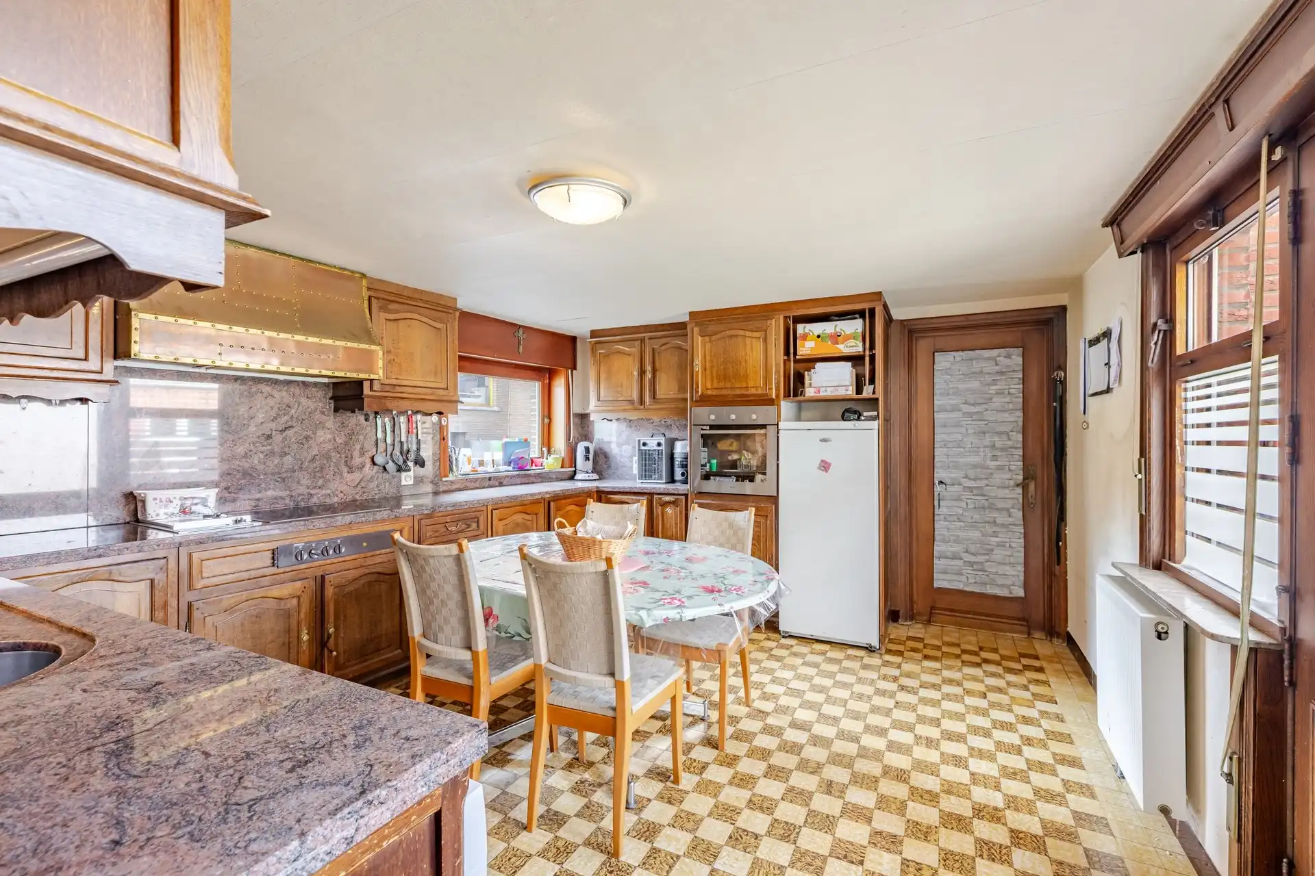 Ruime gezinswoning met 5 slaapkamers te Heldergem foto 5