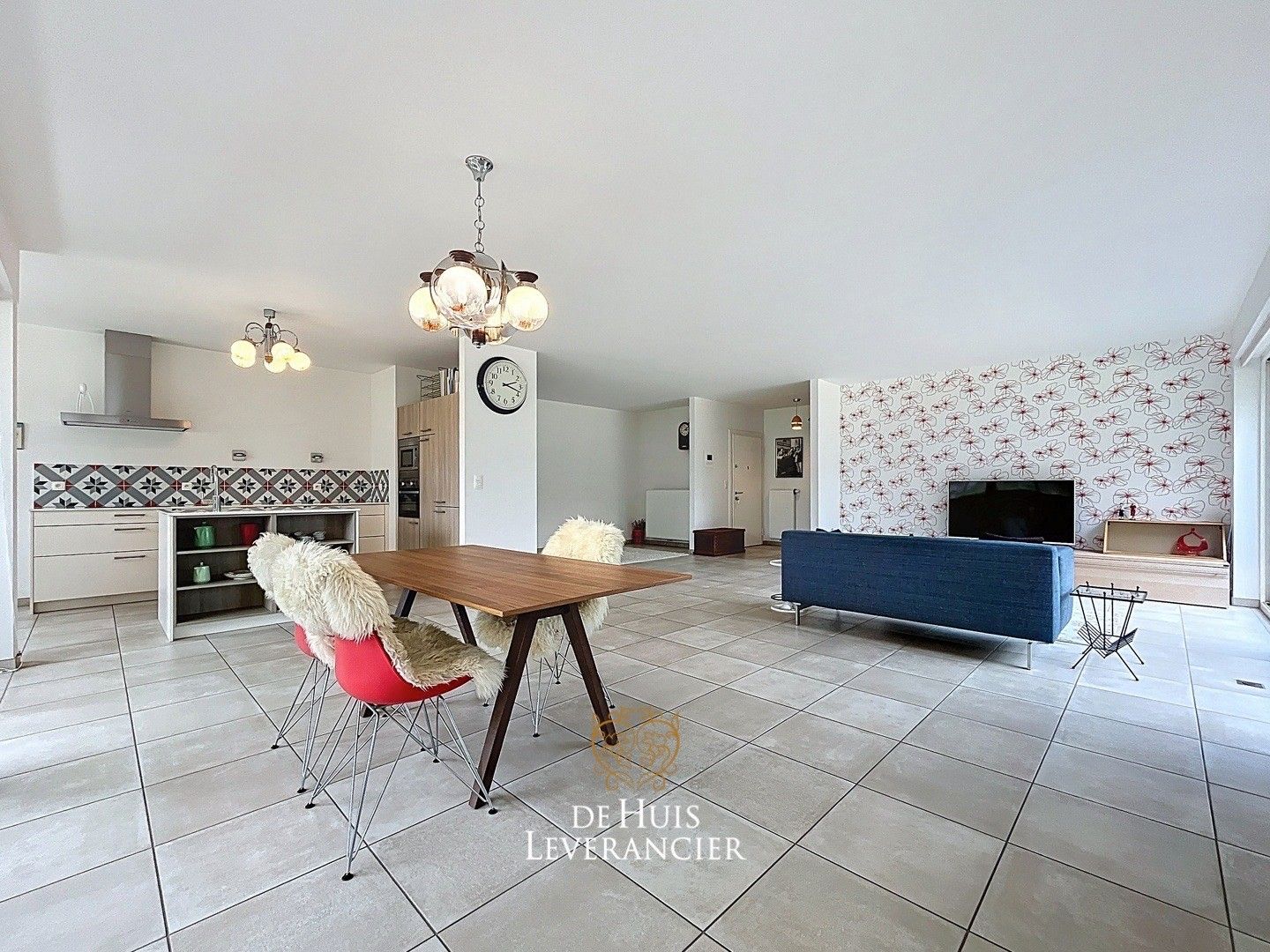 Ruim gelijkvloersappartement met 3 slaapkamers en garagebox te koop in Kontich foto 2