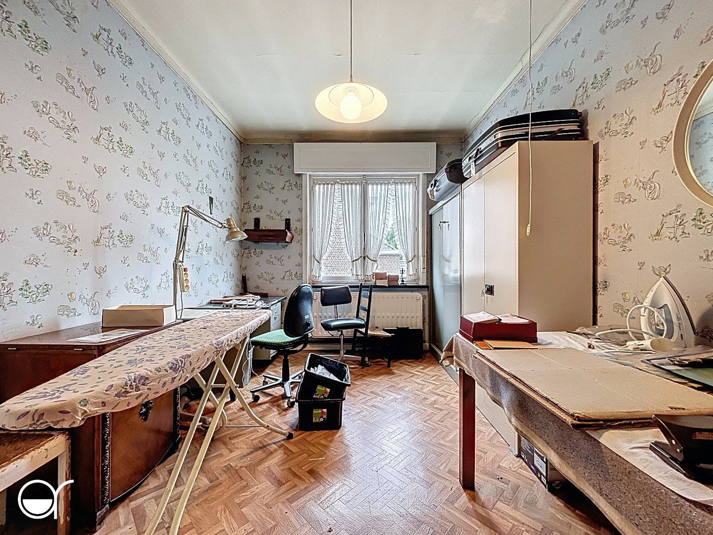 Te renoveren woning met magazijn, tuinhuis en dubbele garage foto 14