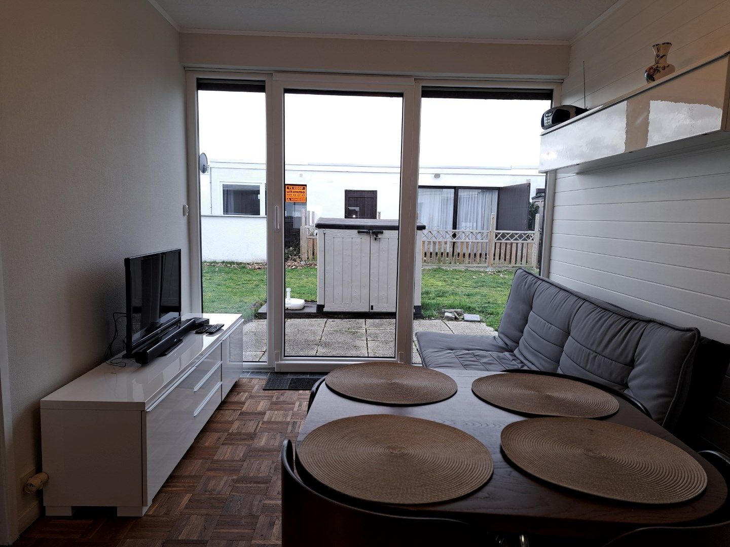 Hoofdfoto van de publicatie: Gerenoveerde vakantiewoning met zonnig terras.