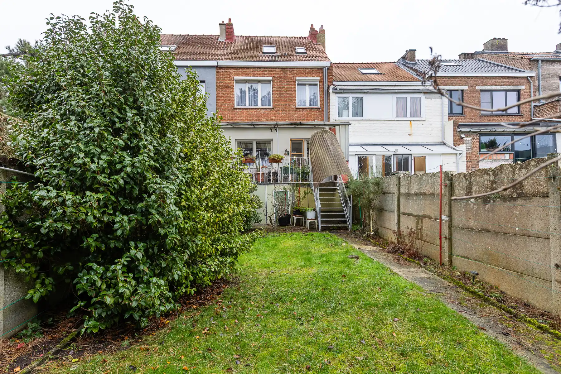 Gezinswoning met tuin, terras en garage foto 24