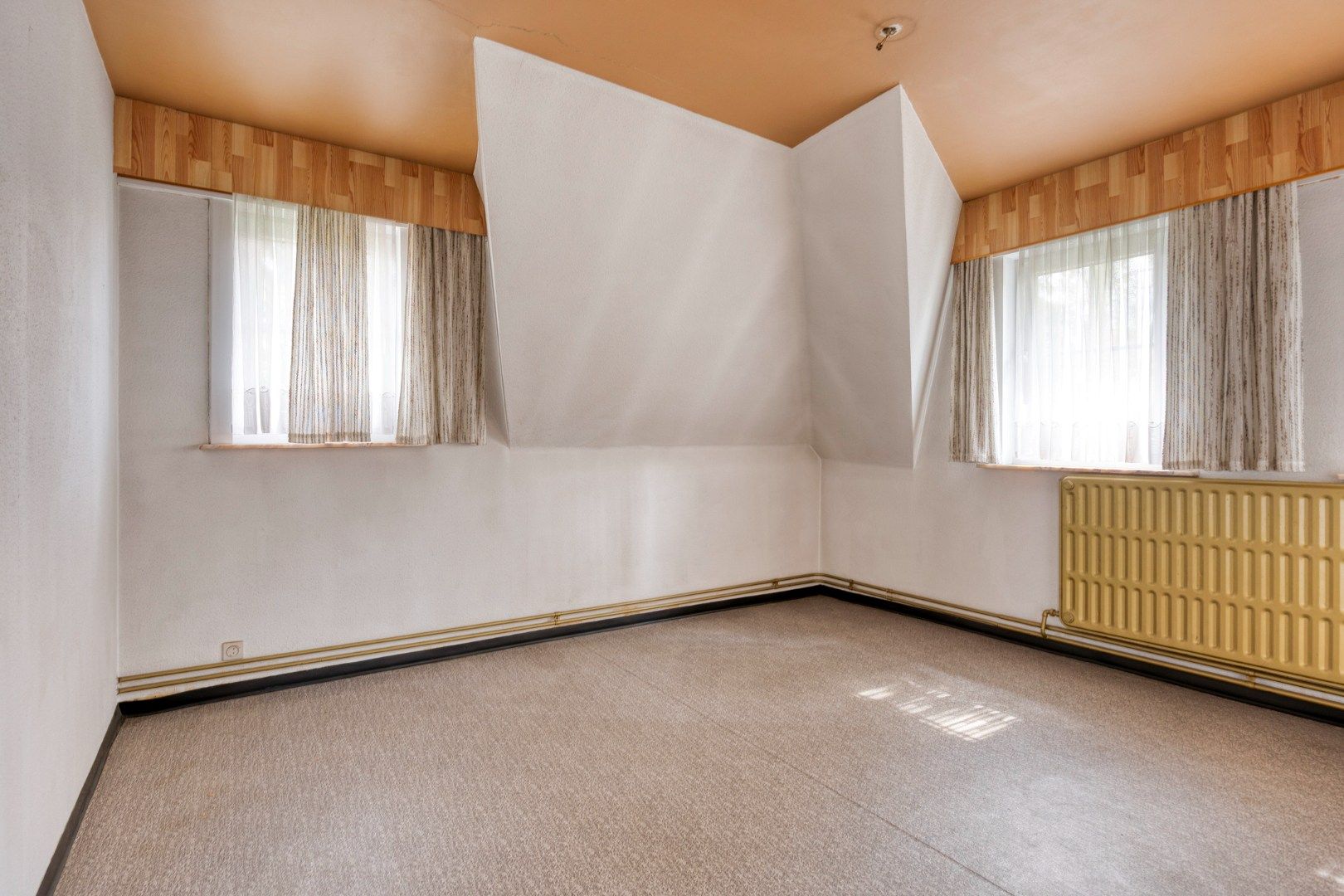 Te renoveren woning met 4 ruime slpks en praktijkruimte op 493 m² te St.-Jozef-Olen ! foto 16