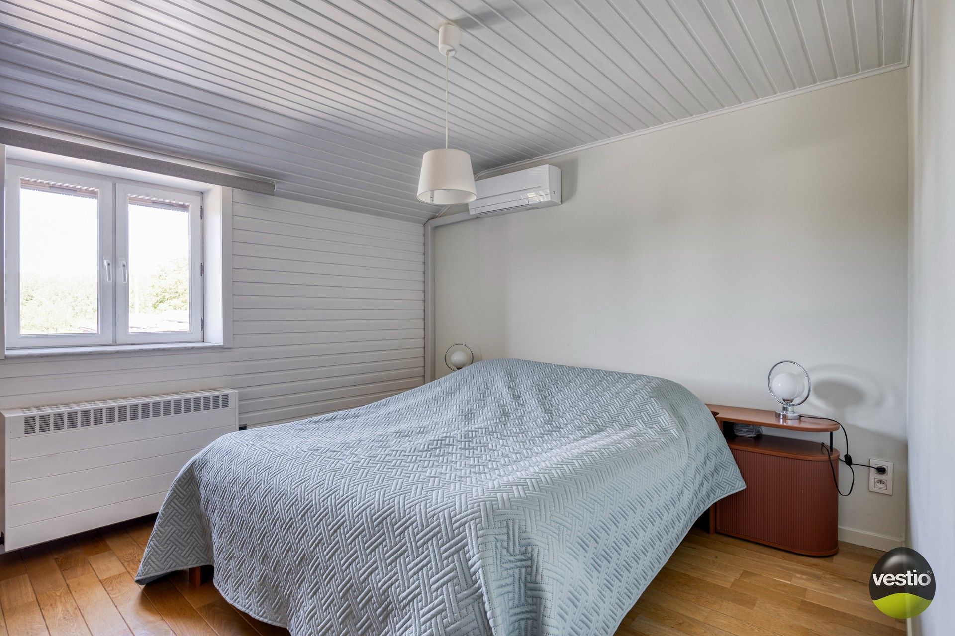 Unieke eigendom met woning, 3 appartementen, weilanden en schuren foto 15