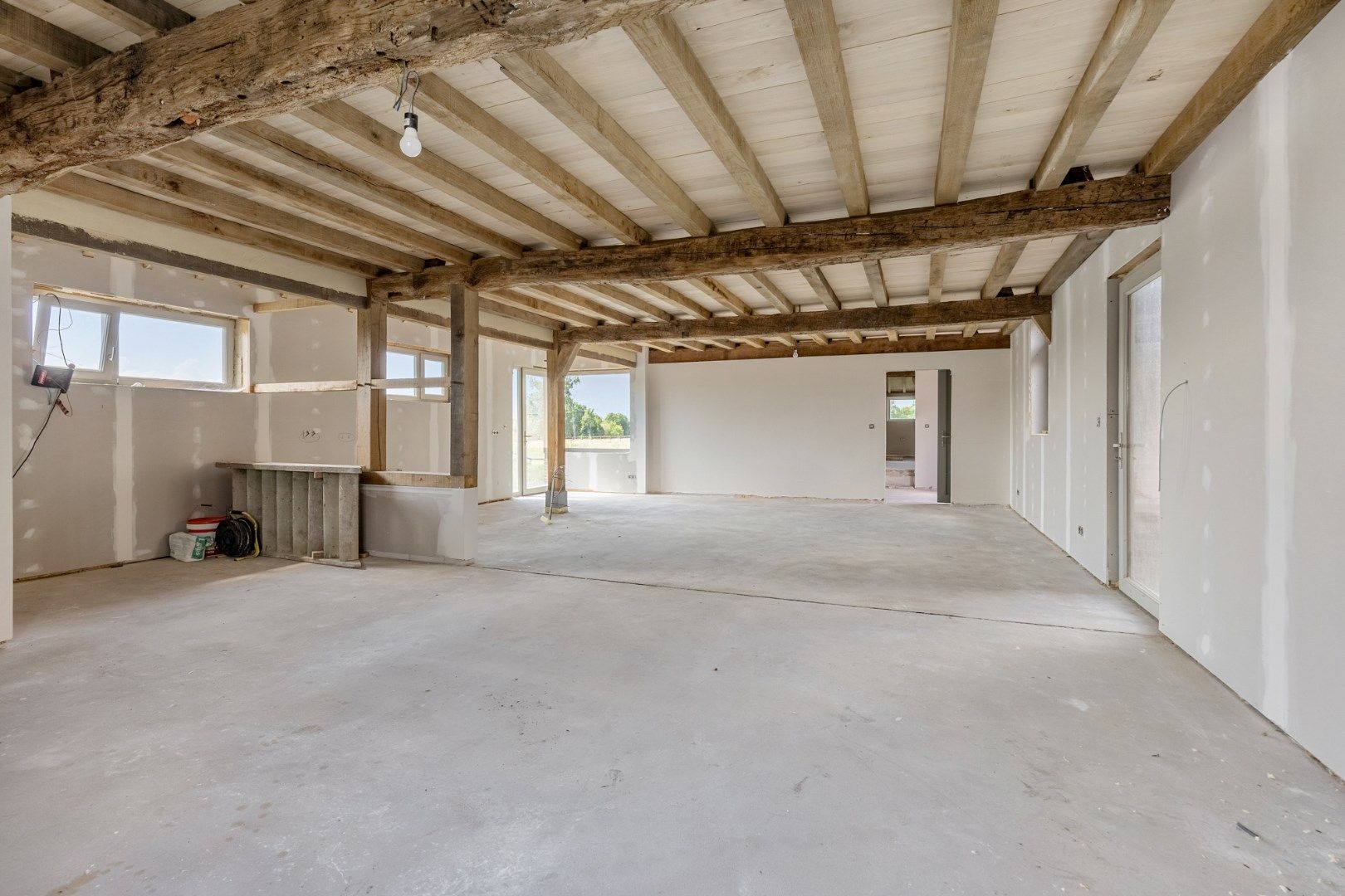 UNIEKE VIERKANTSHOEVE met paardenstallen op 7,34 hectare met vergunning voor zwembad en poolhouse foto 14