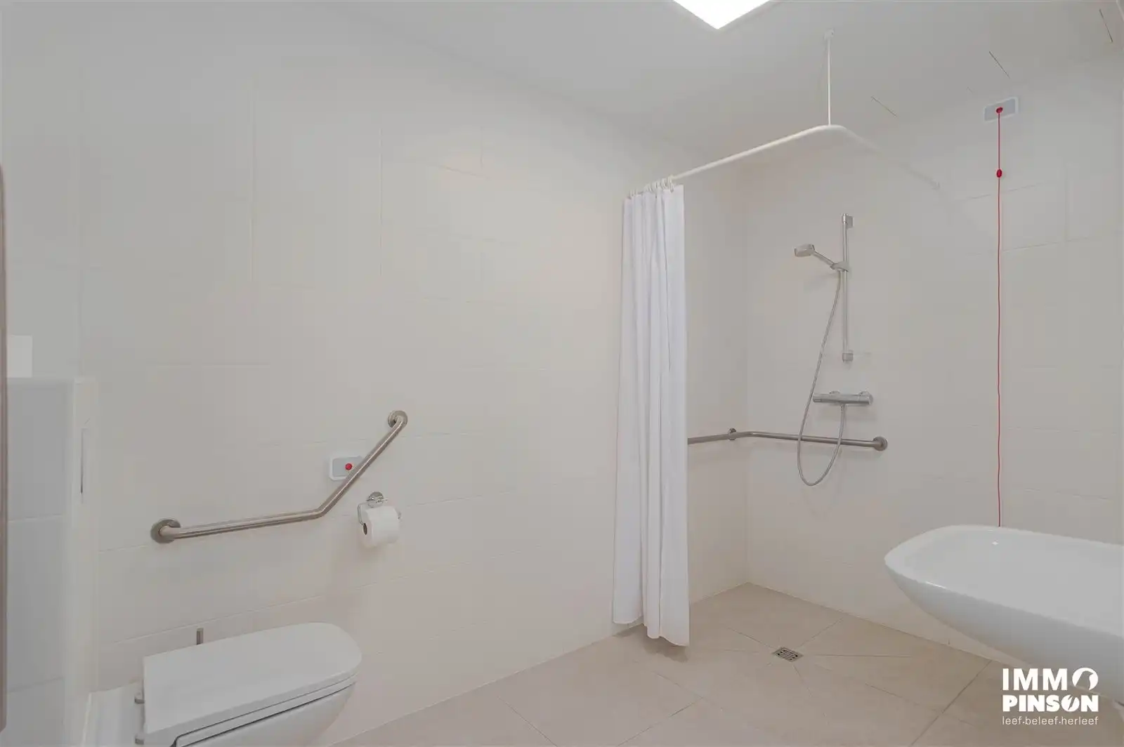 Lichtrijke assistentieflat met wijds zicht op zee, strand en duinen foto 10