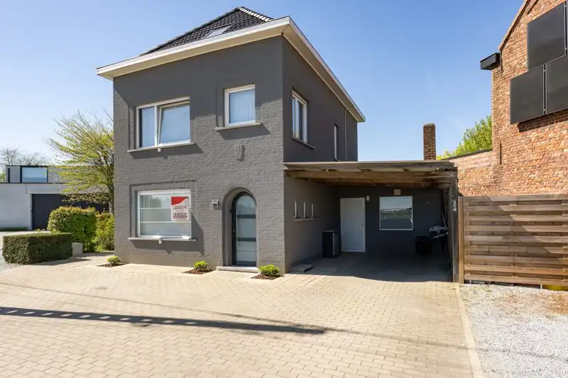 Hoofdfoto van de publicatie: 🏡 Charmante gezinswoning met zonnige tuin en polyvalent bijgebouw in Sint-Eloois-Vijve 🌿