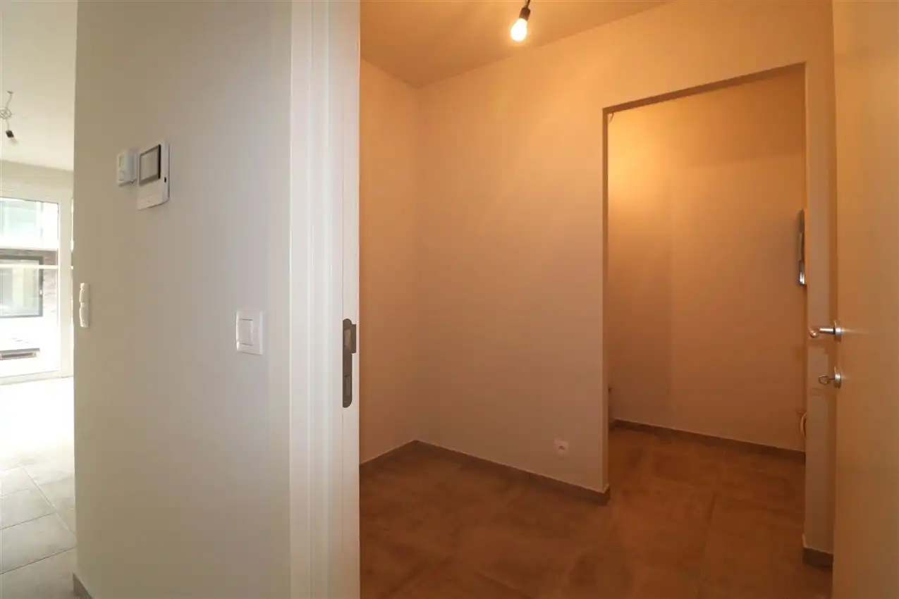 Gelijkvloers appartement, 2 slpk., autostaanplaats foto 16