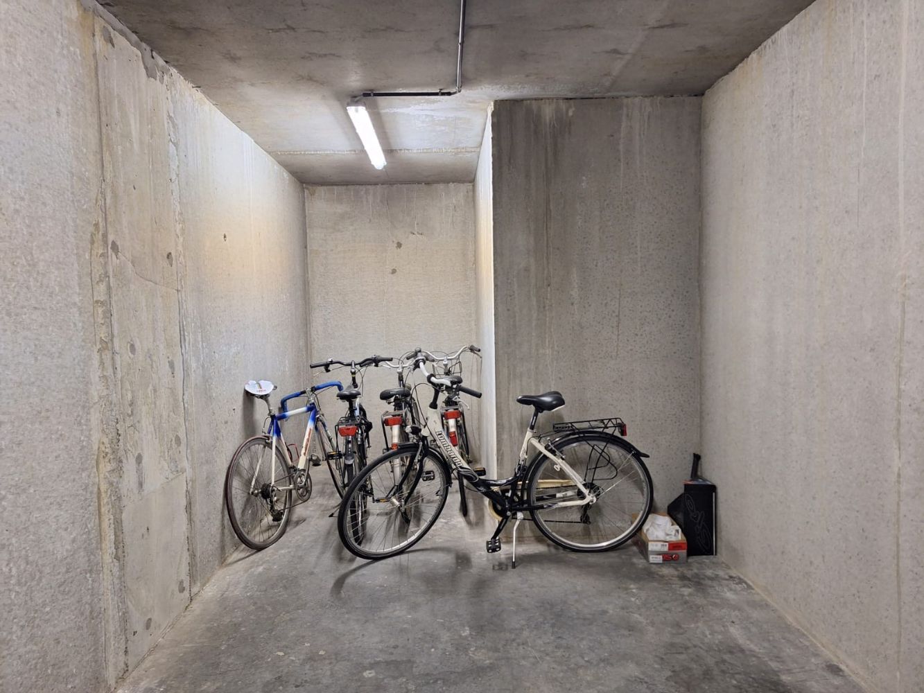 Garagebox centraal gelegen te Middelkerke foto 4