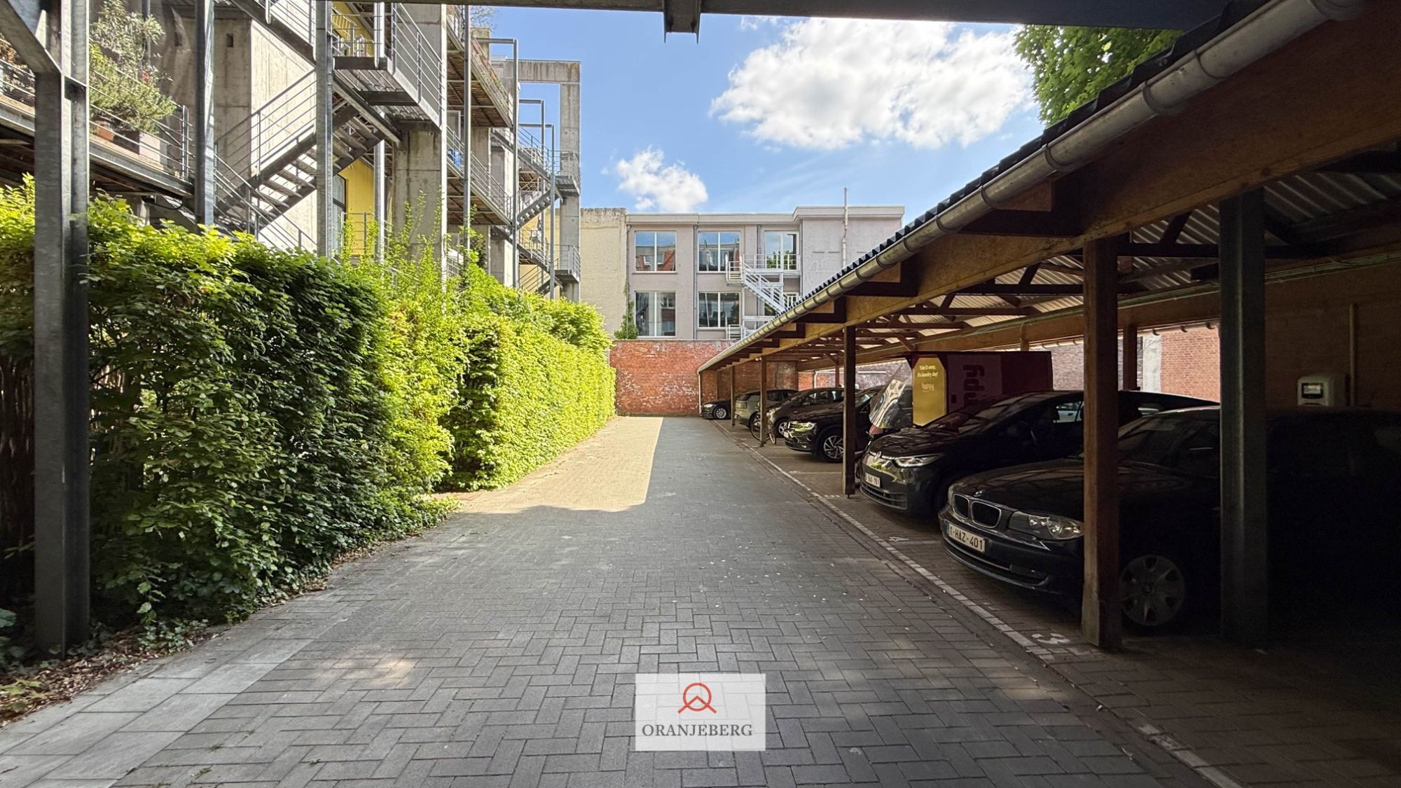 Zeer lichtrijk 2 slaapkamerappartement met parkeerplaats en schitterend zicht op de torens van Gent! foto 27