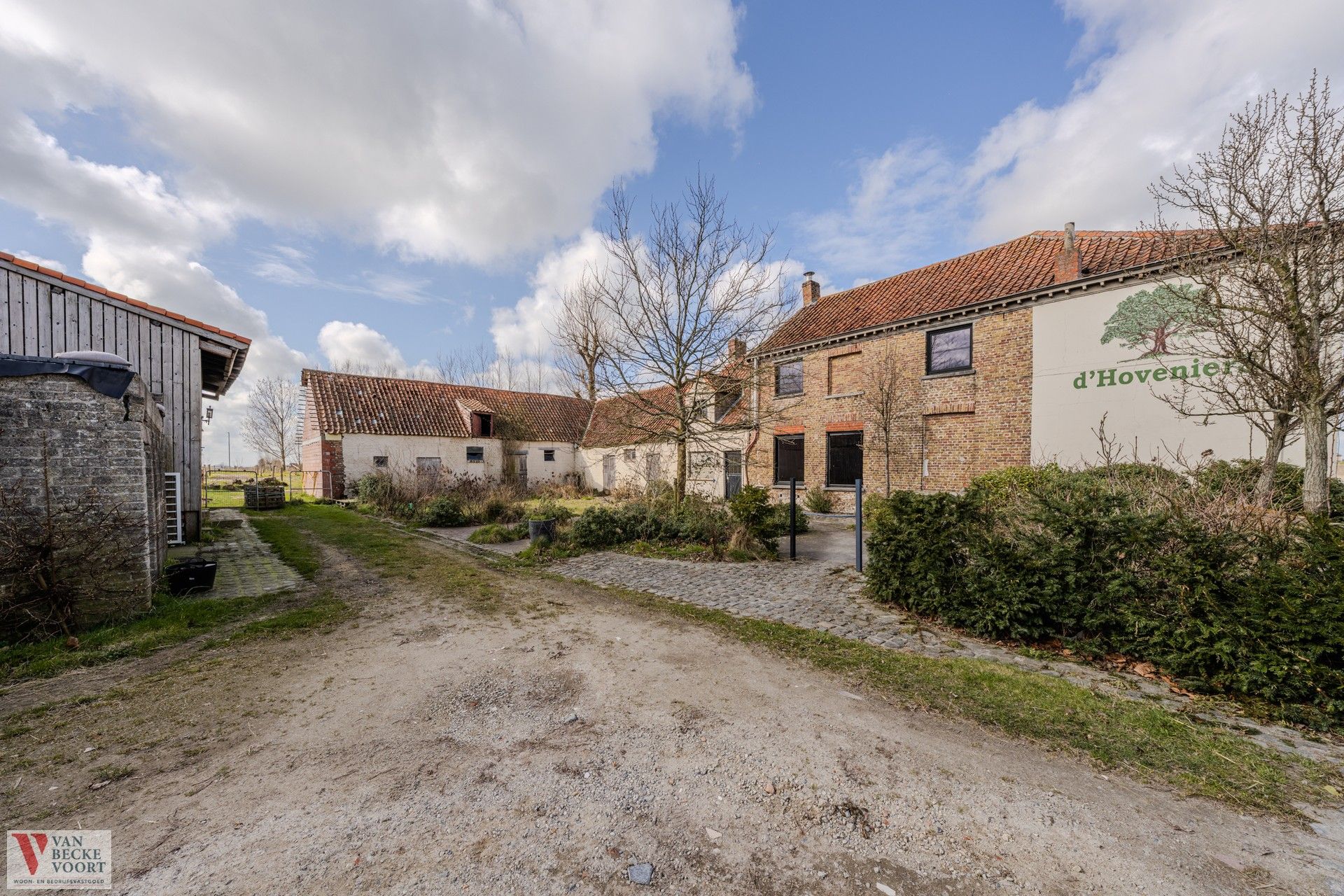 Hoofdfoto van de publicatie: Te renoveren hoeve op 1,6 ha