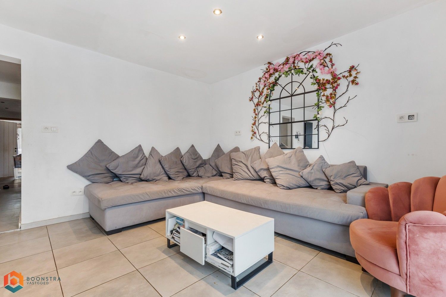 Woning met 4 slpkrs en garage op perceel van 1401 m² foto 4