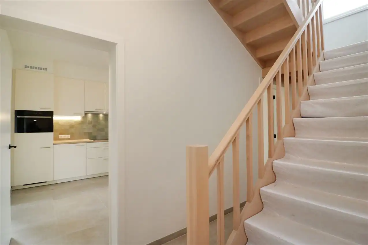 Gerenoveerde woning met 4 slpk, tuin, garage foto 54