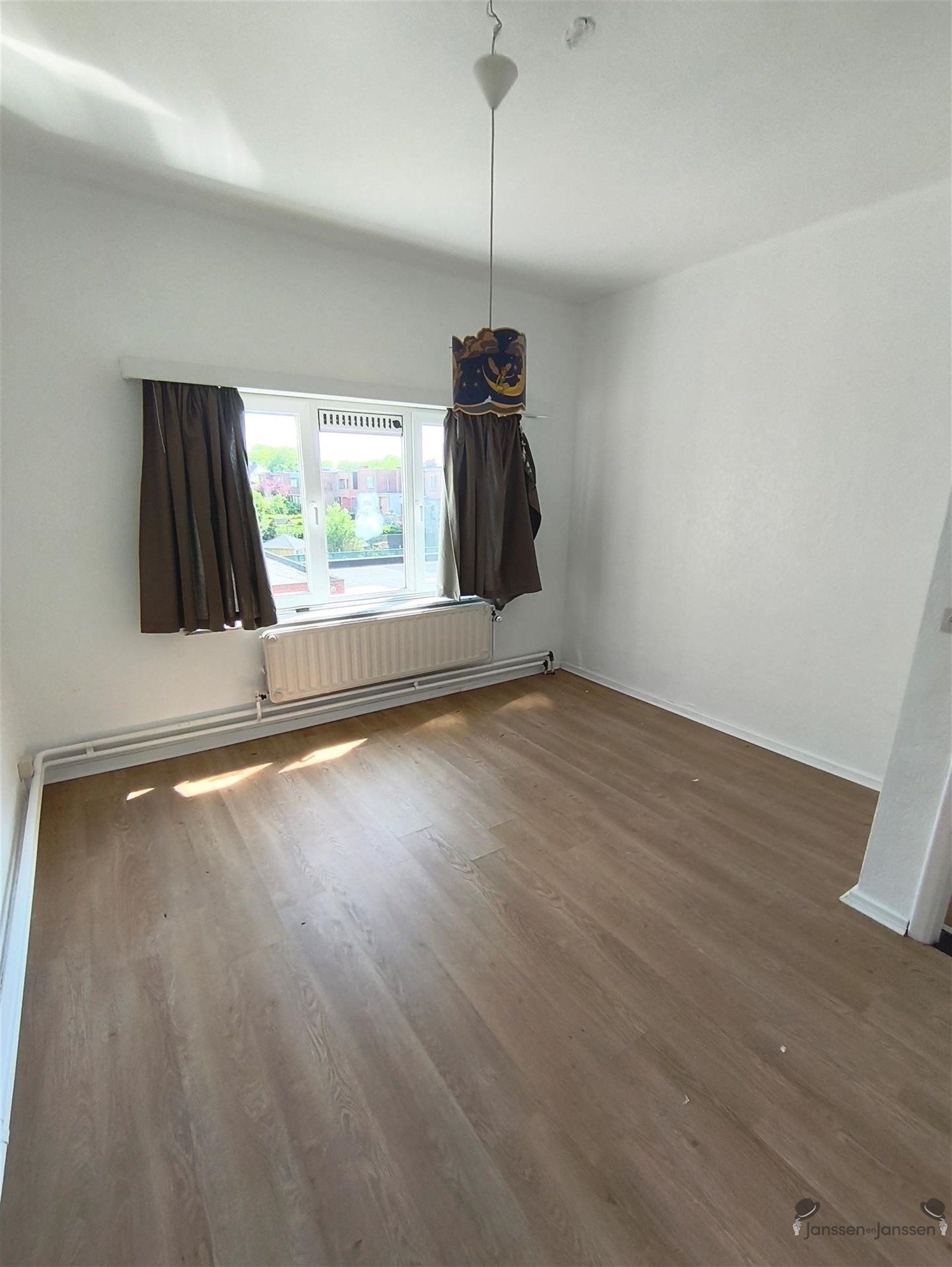 Handelspand met werkplaats & duplex appt foto 12