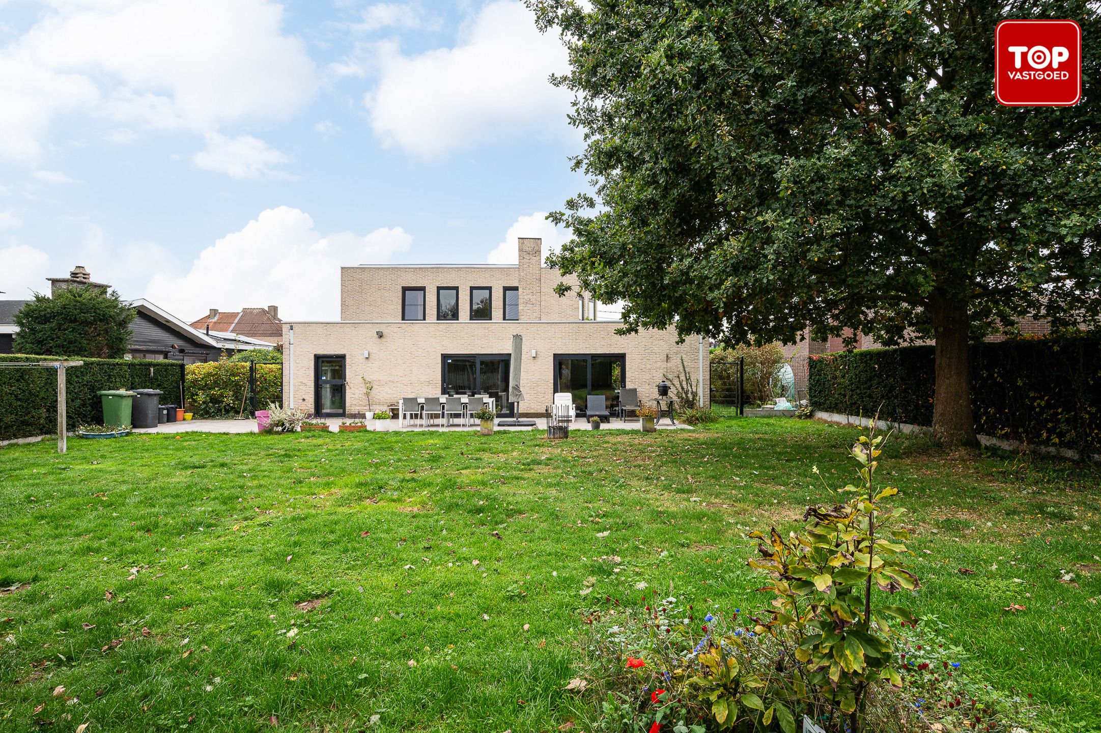 Ruime en lichtrijke villa met praktijkruimte en grote tuin nabij Gent foto 24