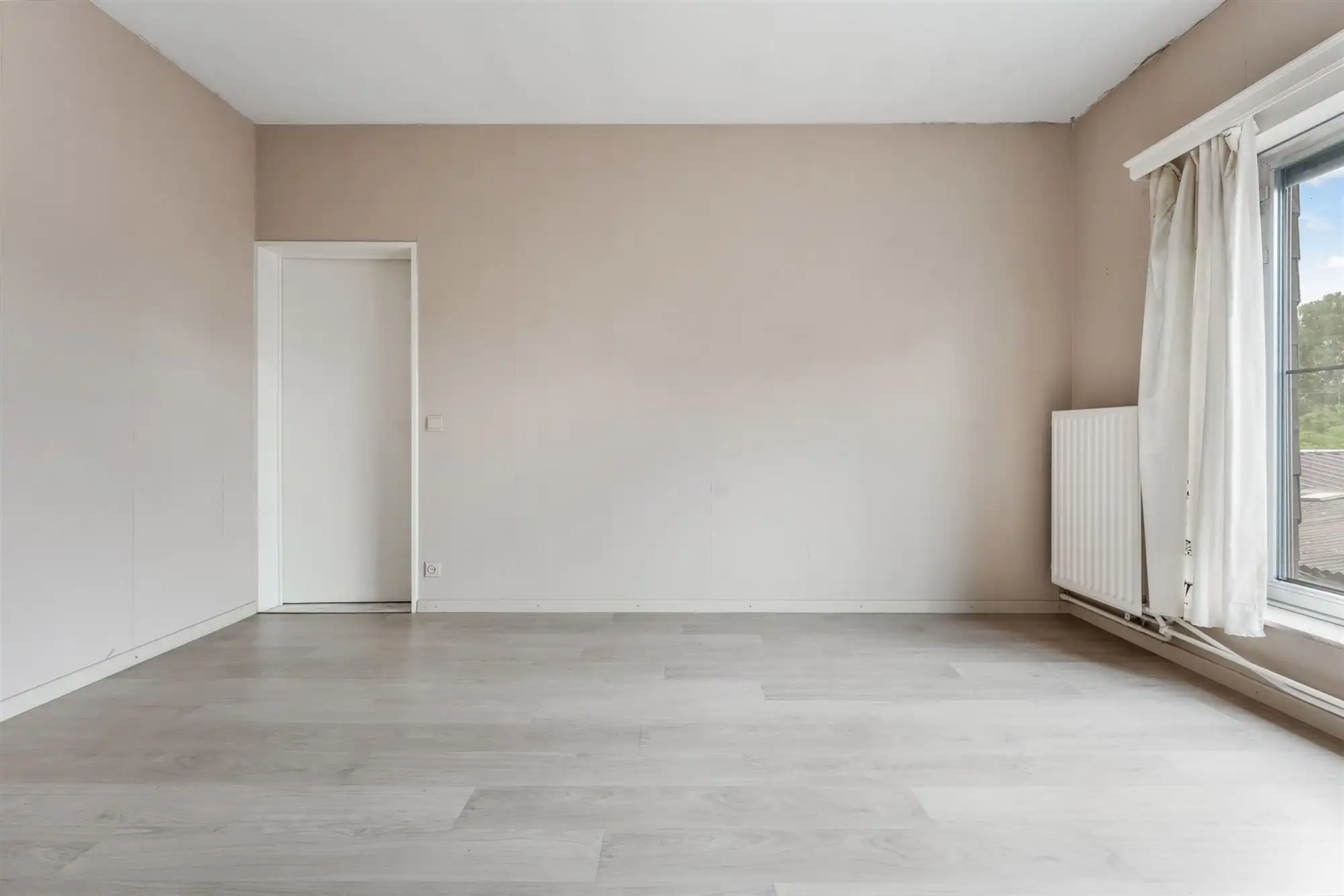 CENTRAAL GELEGEN, RUIM HANDELSPAND MET WOONST (415M²) TE BALEN foto 16