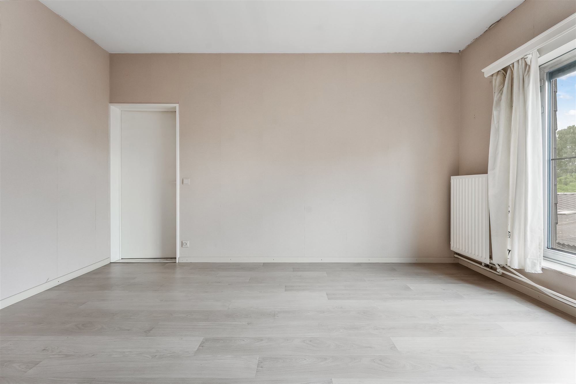 CENTRAAL GELEGEN, RUIM HANDELSPAND MET WOONST (415M²) TE BALEN foto 16