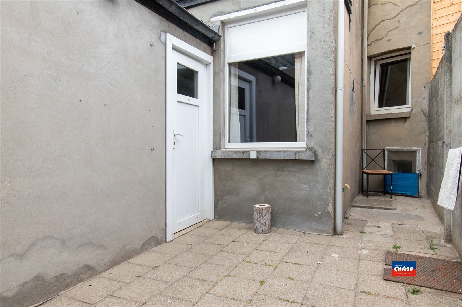 Te renoveren starterswoning met 2 slaapkamers en koertje foto 9