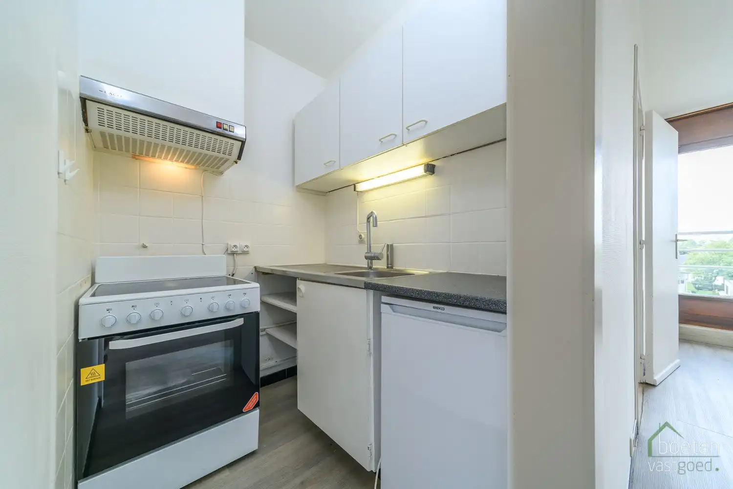 IEPER: Interessant 1 slaapkamer-appartement (4de verdiep) met alle basiscomfort op rustige doch vrij centrale ligging. foto 7