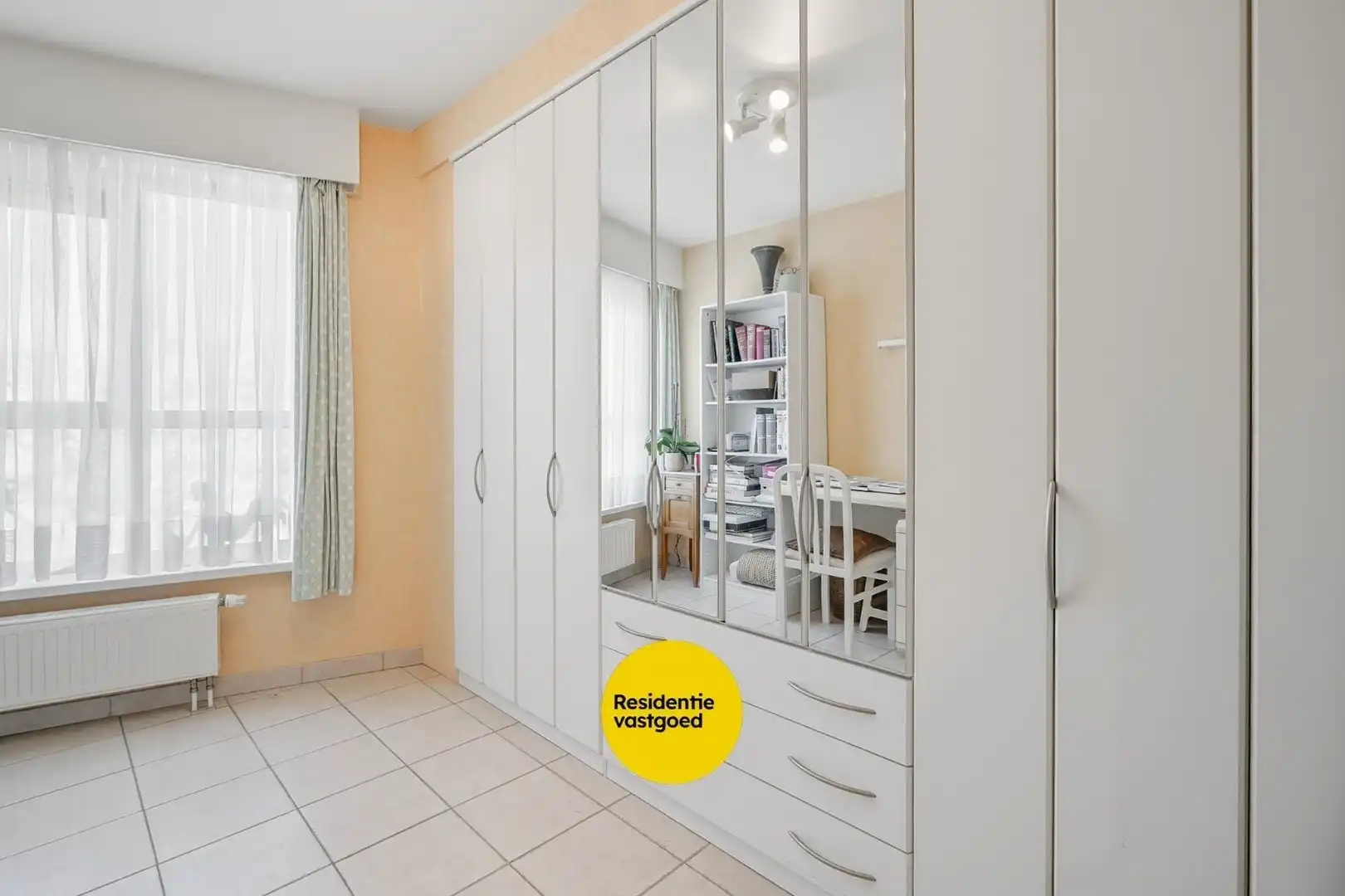 Instapklaar 2-slaapkamerappartement (89m² + 8m² terras) nabij de haven van Nieuwpoort. foto 10