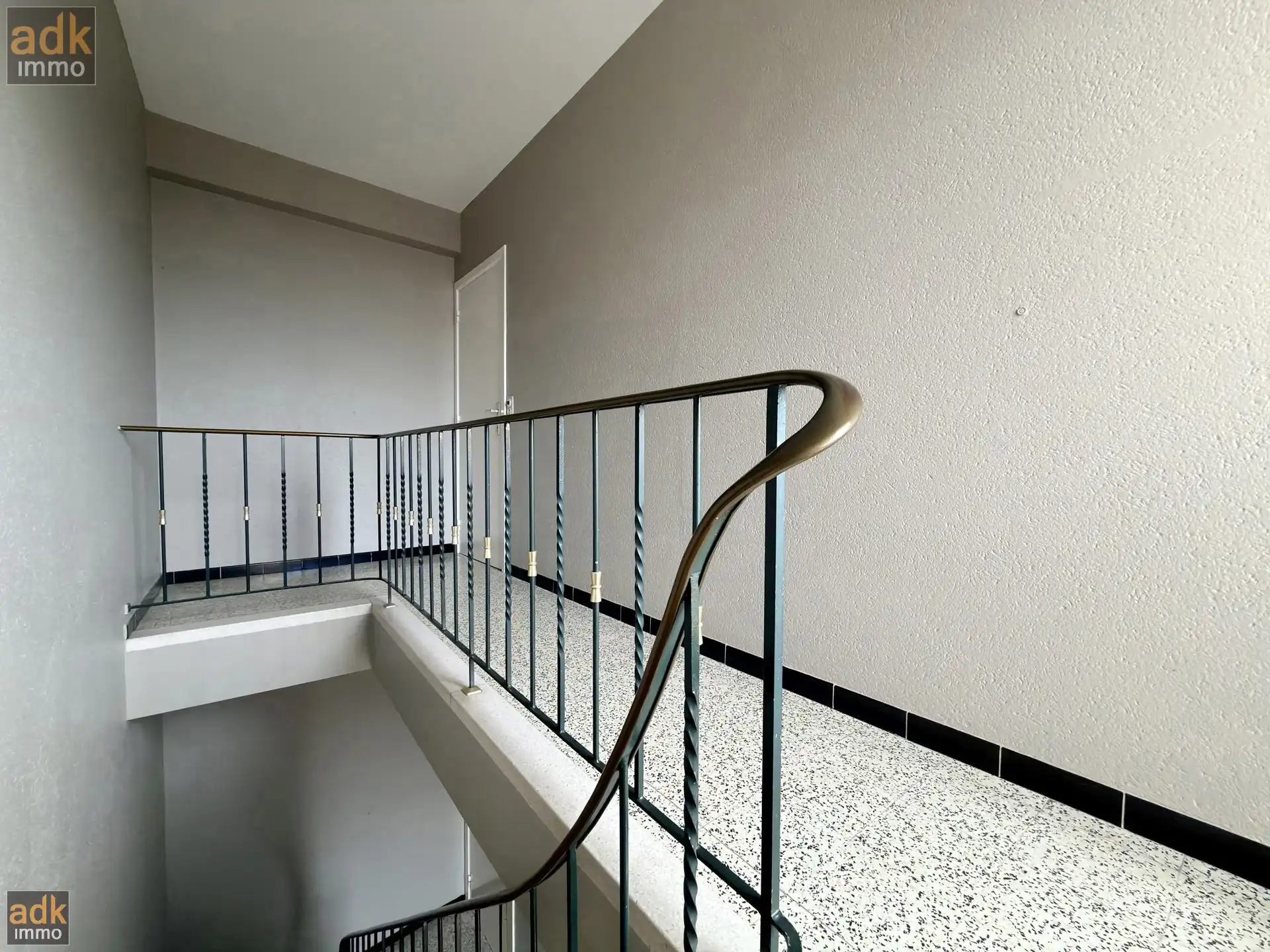 Instapklaar 2-slaapkamerappartement met dubbele GARAGE en berging. foto 5