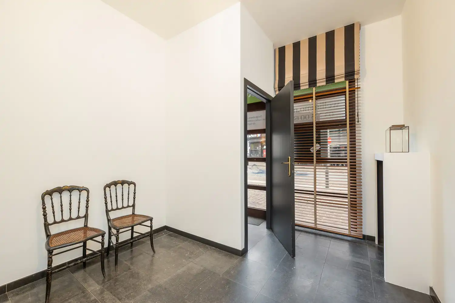 MATCHED kevin@wellimmo.net voor meer info!  Gelijkvloers appartement  101m² met buitenruimte 20m² en ruime kelder op toplocatie aan het Mechelseplein in hartje Antwerpen foto 8