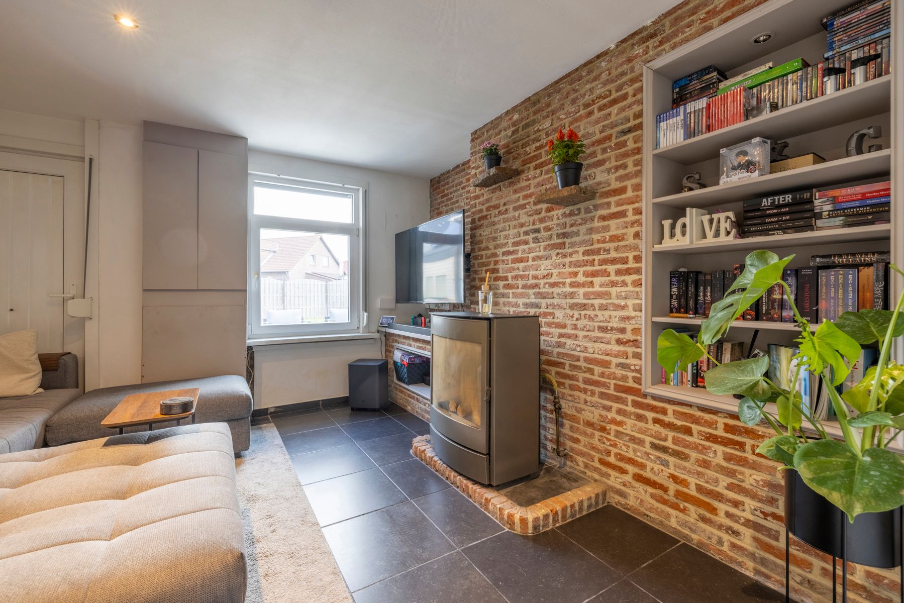 Woning met 2 slaapkamers, bureau en garage te koop! foto 8