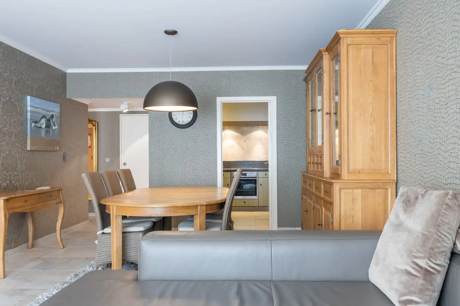 Stijlvol en ruim appartement met 1 slpk (23m2) pal aan het strand foto 3