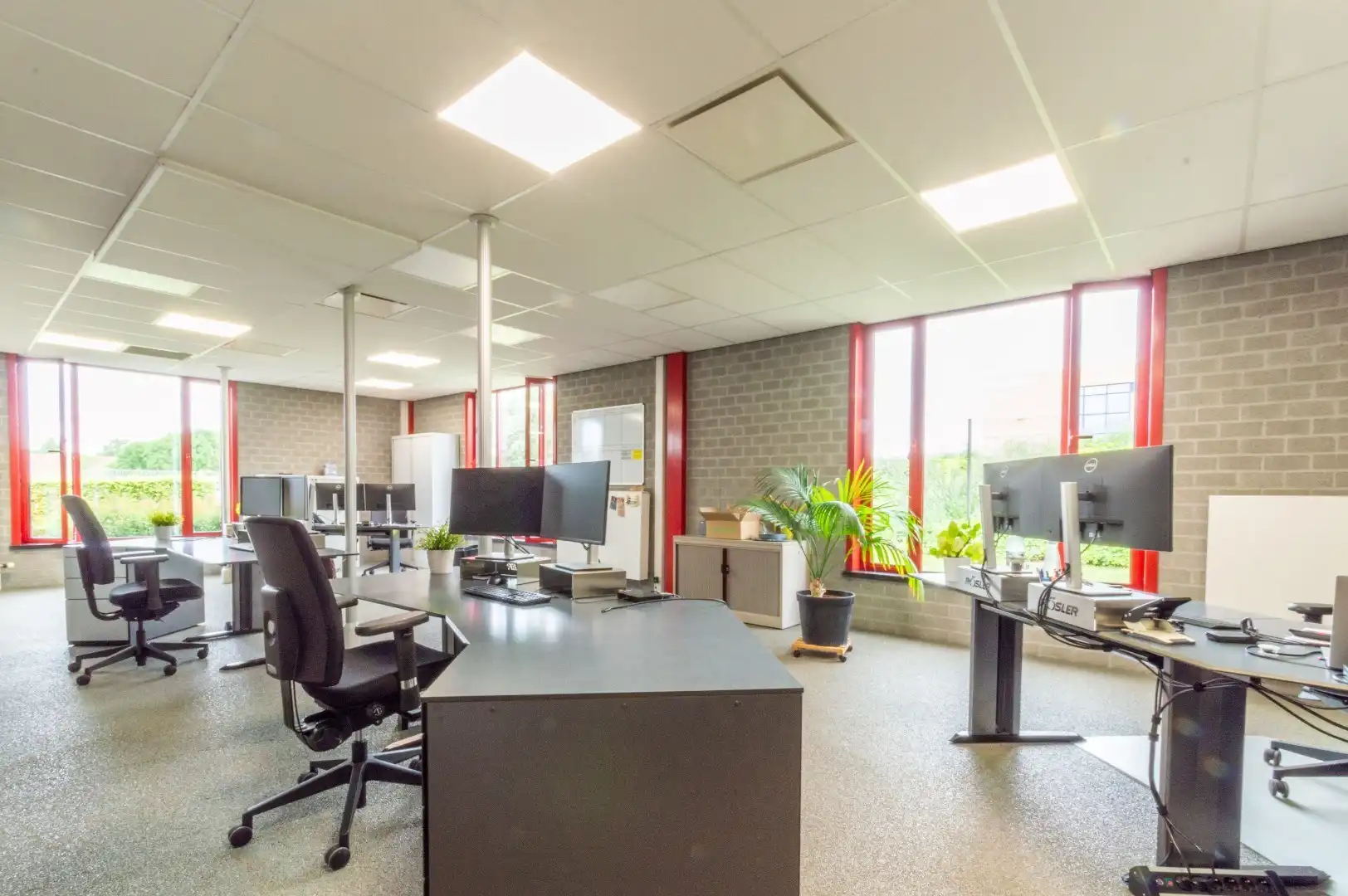 RUIM & COMM TOP GELEGEN INDUSTRIEEL GEBOUW ! foto 9