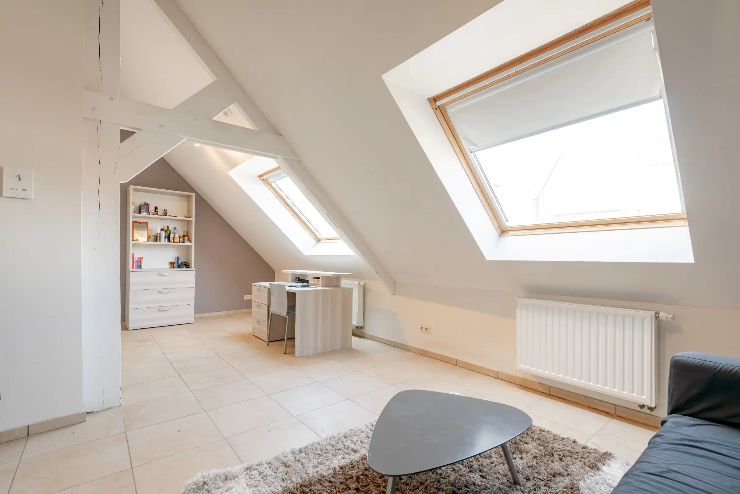 Comfortabele, gemeubelde studentenkamers. foto {{pictureIndex}}