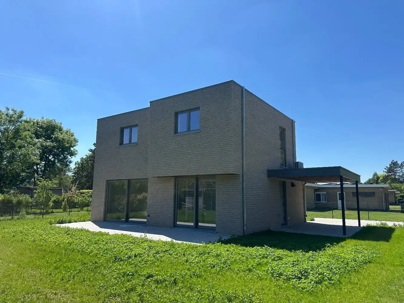 Energiezuinige nieuwbouwwoning met 3 slaapkamers en carport op een rustige locatie foto 2