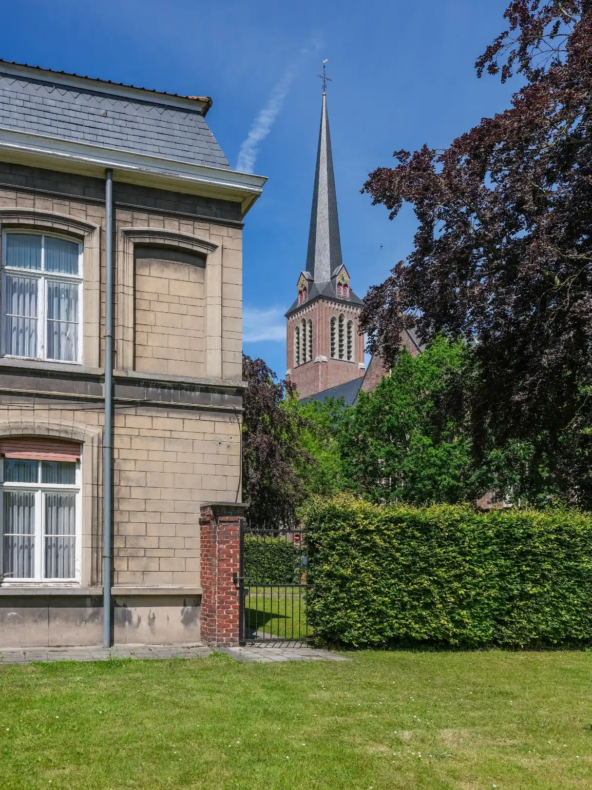 Historische dekenij met uitzonderlijk potentieel in het hart van Izegem foto 16