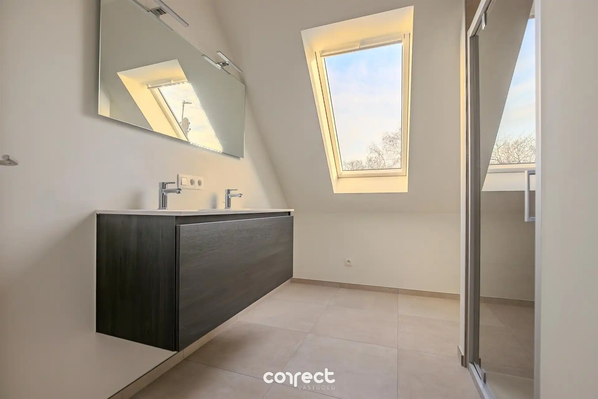 Instapklare nieuwbouwwoning met 3 slpkrs en tuin. foto 7