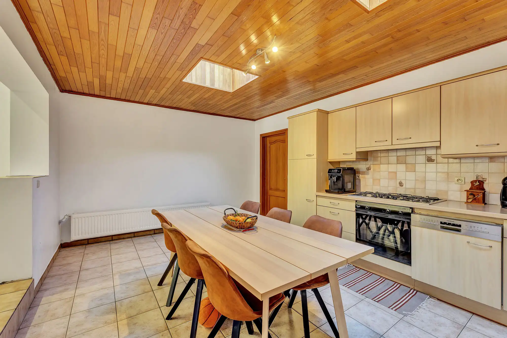 Goed onderhouden woning met garage foto 9