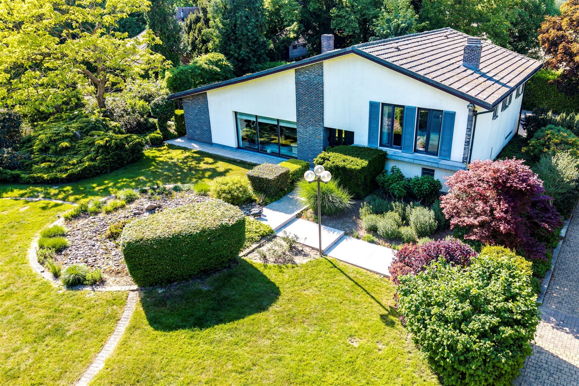 Ruime villa met 5 slpks en 3 bdks op een preceel van 2128m² foto {{pictureIndex}}