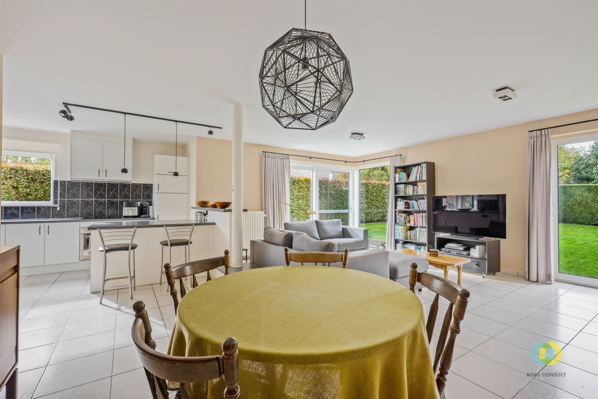 Goed onderhoud HOB met autostaanplaats foto 3