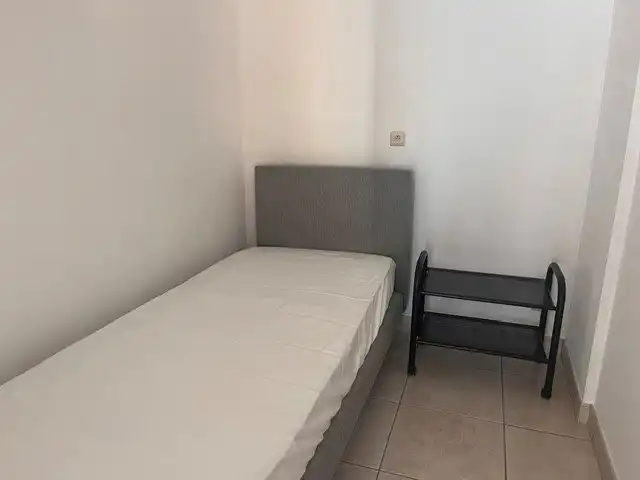 Gemeubelde studio vlak aan zee foto 6