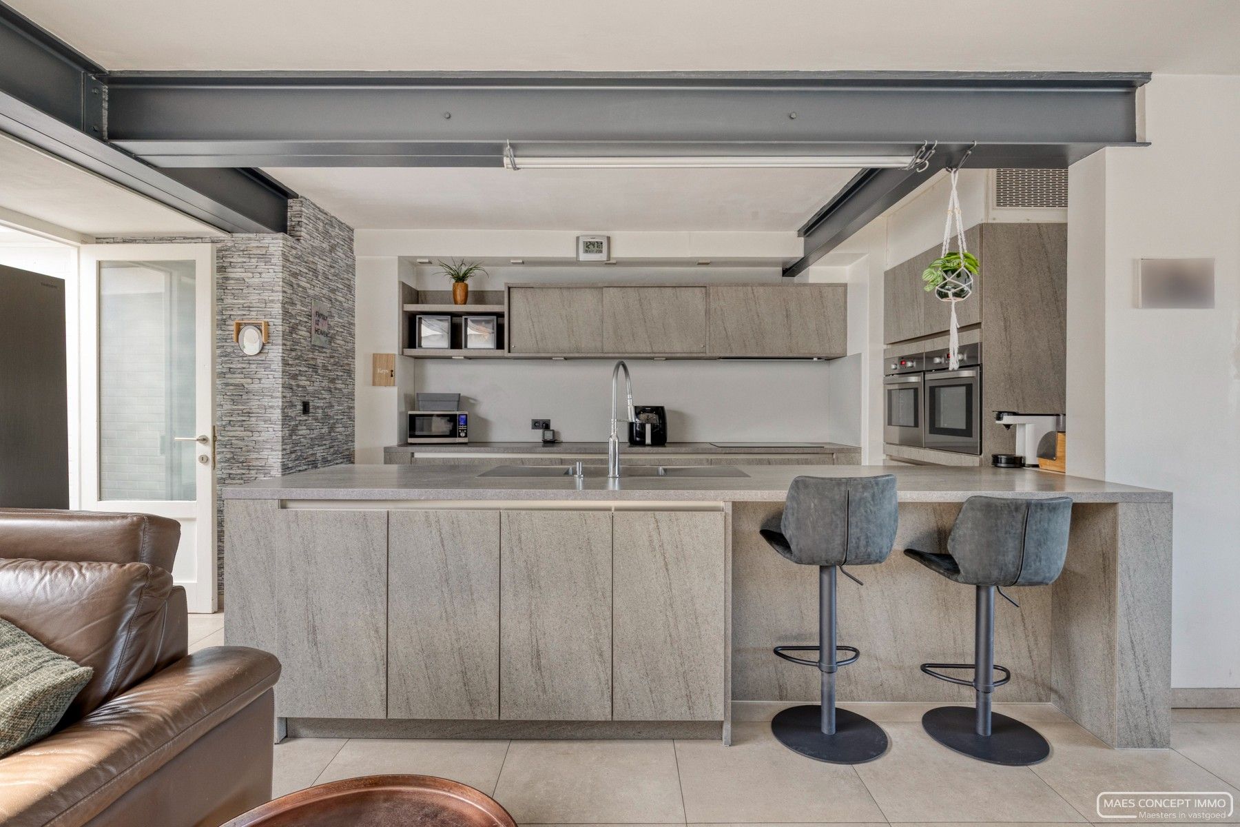 Ruime woning te koop te Waregem op strategische ligging foto 5