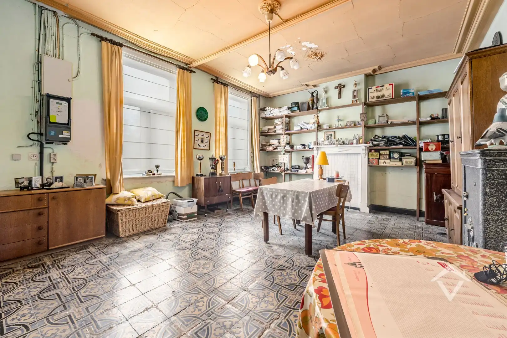 Ruime woning met bijgebouwen in Gistel: 5 Slaapkamers, 368m² Woonoppervlakte op een perceel van 1801m² foto 23