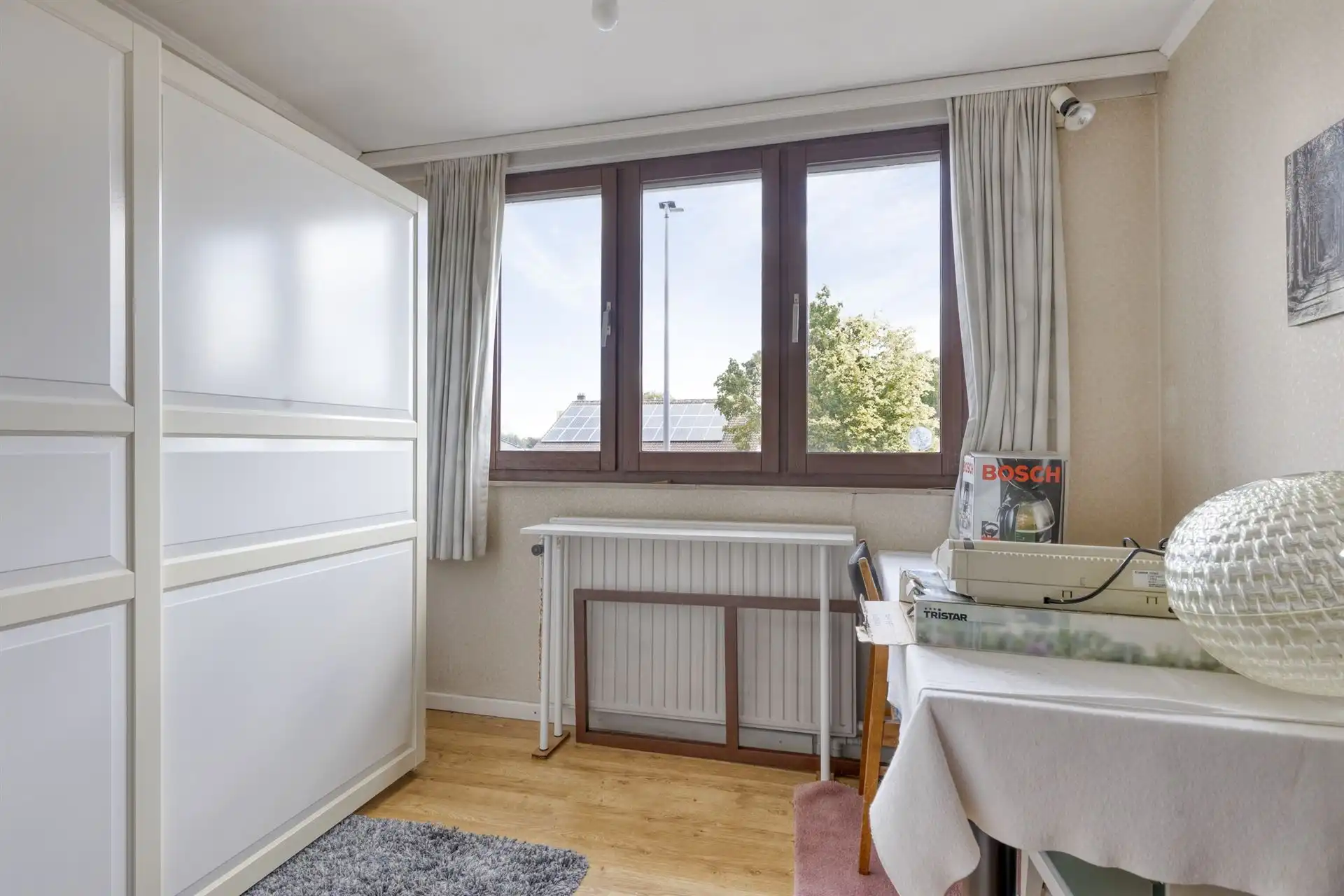 Te renoveren woning met 4 slaapkamers, 2 garages en tuin.  foto 11